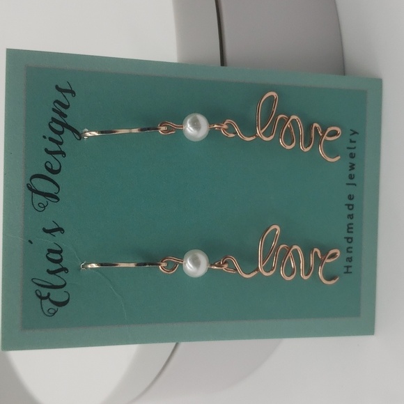 1004- Love Women's Earrings Handmade Rose Gold Color And Faux White Pearl NWT - Picture 1 of 4